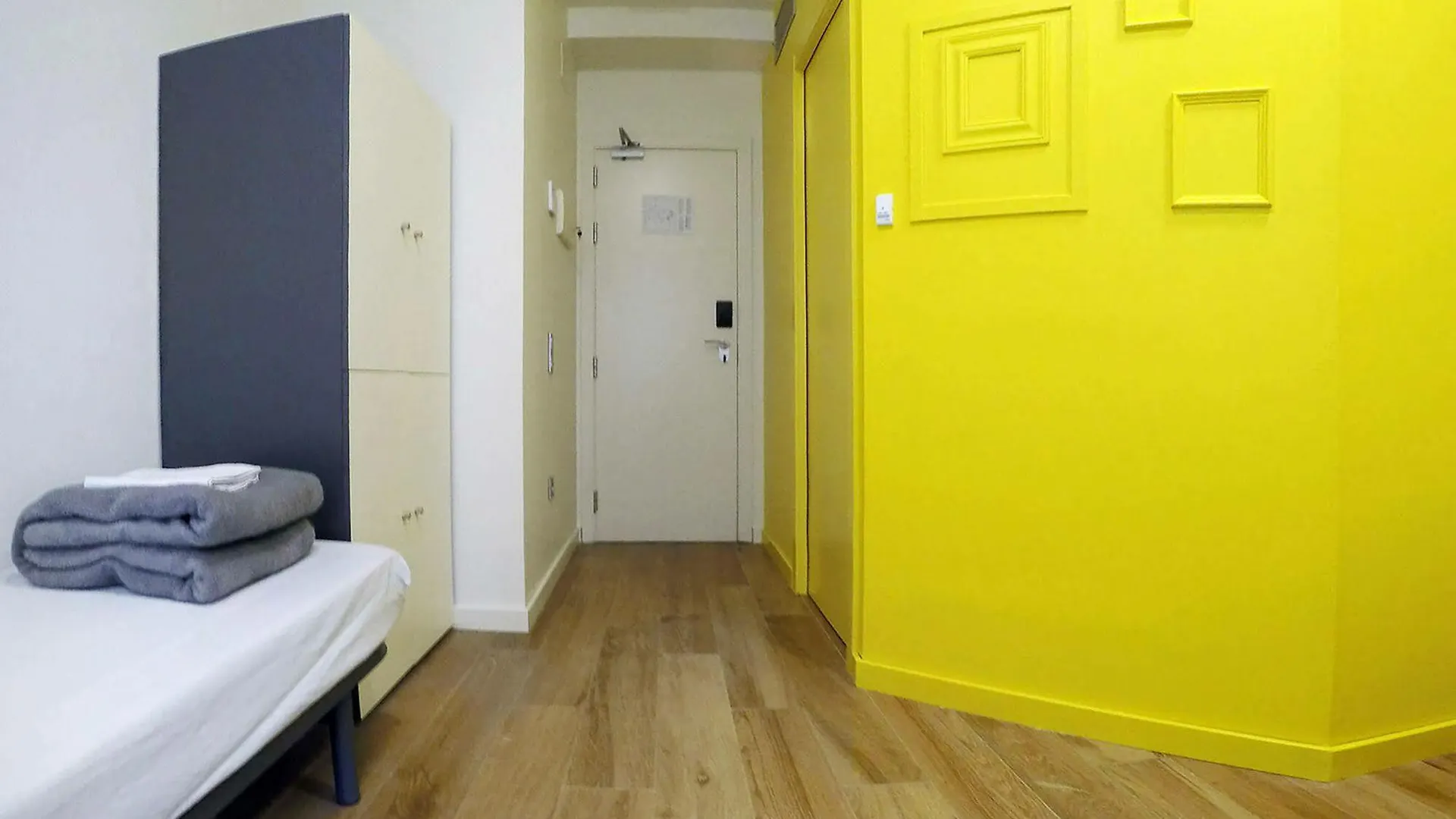 Meeting Point Hostels Barcelona 2*,  Spain